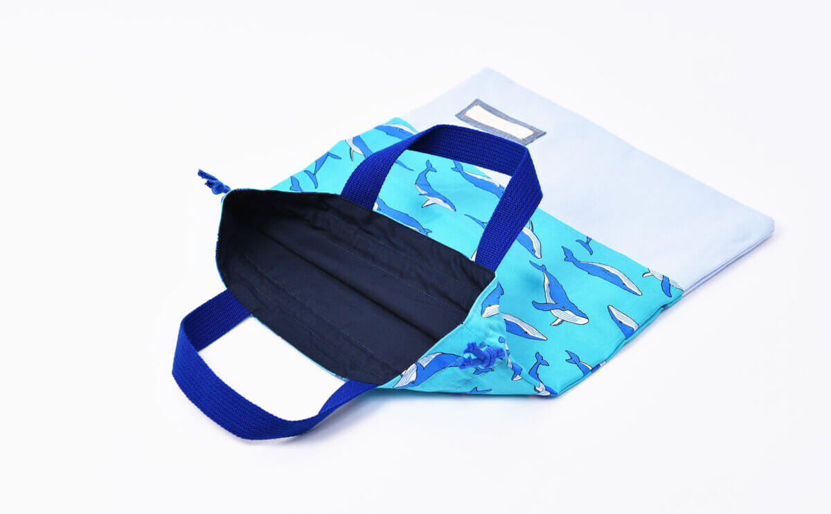体操服袋(クジラとライトブルー、帆布淡いライトブルー)の裏地ネイビー