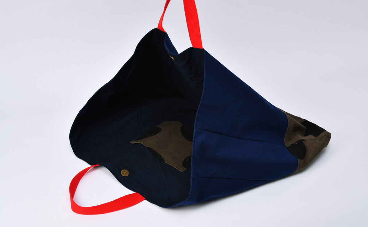 レッスンバッグ(帆布ダークブルー、大きな黒のドットとダークオリーブ)裏地ネイビーと内ポケット
