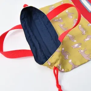 体操服袋（キツネたち、帆布レッド）裏地ネイビー、持ち手とひもの色、レッド