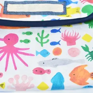 連絡袋2ツ折ポシェットカスタム品（お持ち込み生地 海の生き物 ツイル）バイアステープ縁取り有り、ネームタグ取り付け