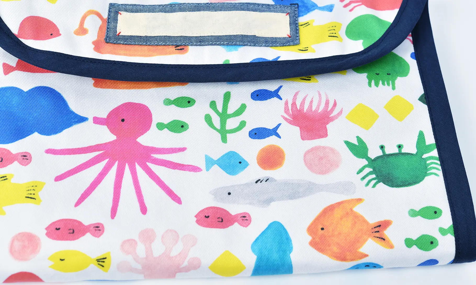 連絡袋2ツ折ポシェットカスタム品（お持ち込み生地 海の生き物 ツイル）バイアステープ縁取り有り、ネームタグ取り付け
