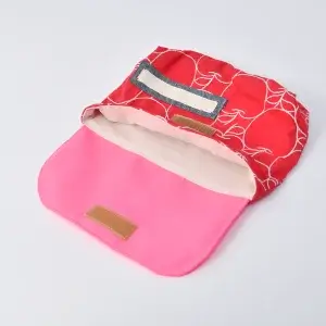封筒型弁当袋（無地蛍光ピンク、刺繍のりんごとレッド）裏地きなり