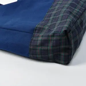 レッスンバッグ(帆布ダークブルー、タータンチェック)マチ全体に取り付け