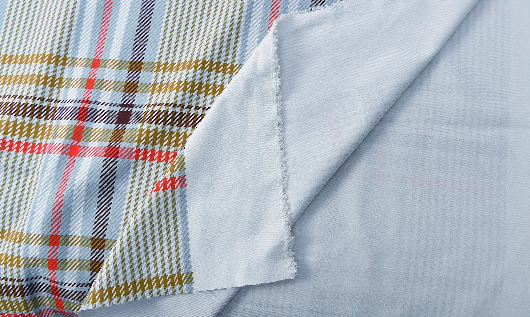 ロイヤルブロックチェック生地アップ