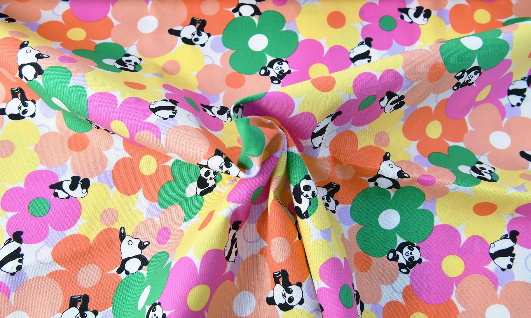 パンダとカラフルフラワー生地質感