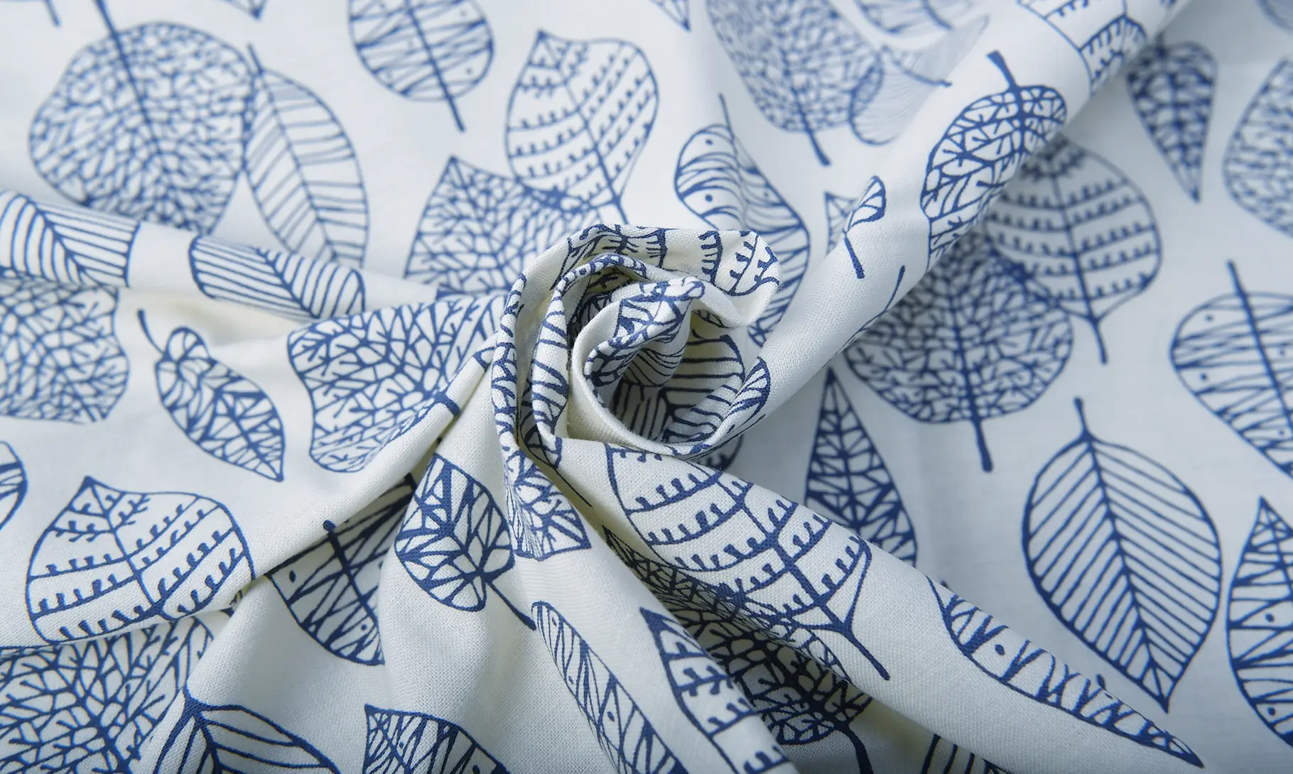 ネイビー葉脈とオフホワイト生地質感
