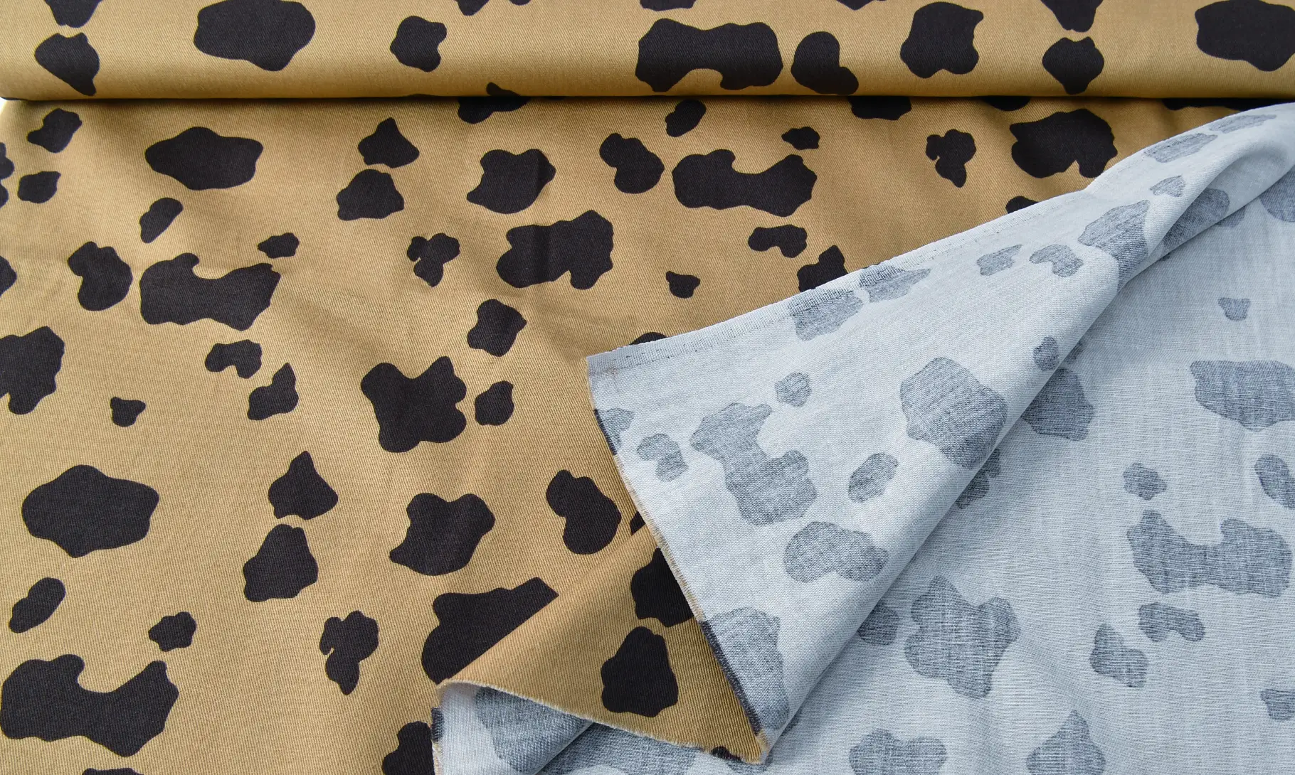 チーター柄生地アップ