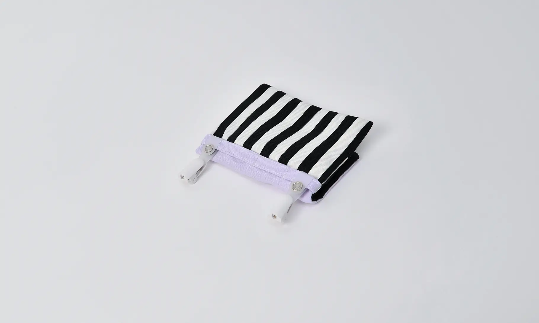 移動ポケット（帆布淡いラベンダー、ロンドンストライプ）背面部