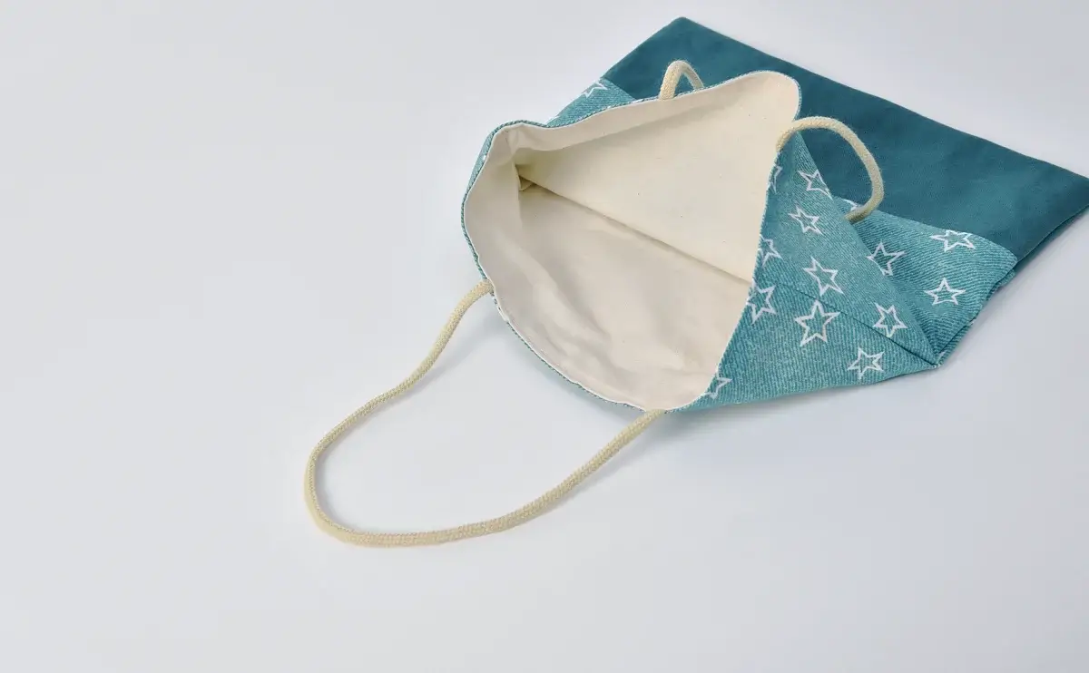 巾着袋カスタム品（星とデニム風の淡い青緑、帆布アクアマリン）裏地きなり