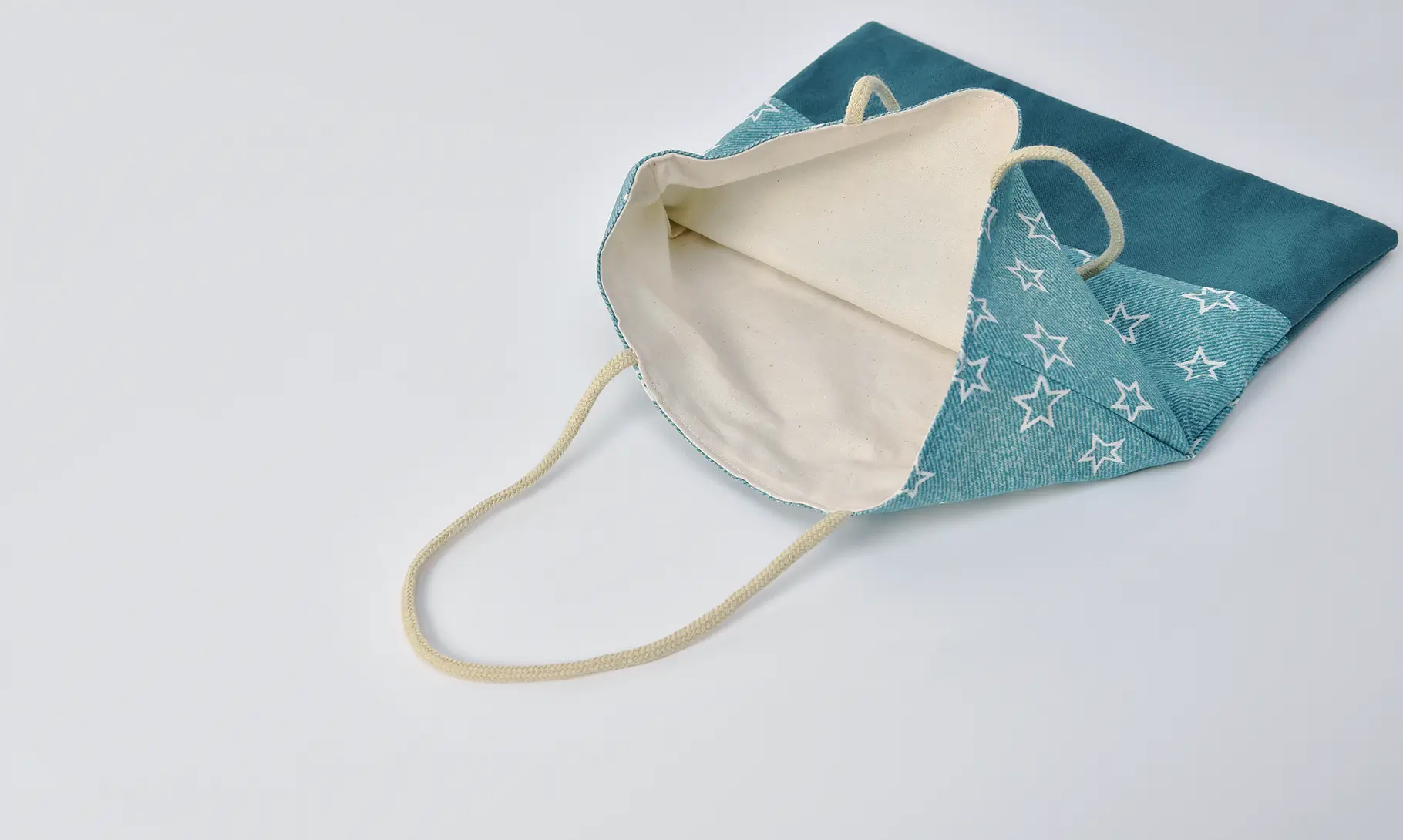 巾着袋カスタム品（星とデニム風の淡い青緑、帆布アクアマリン）裏地きなり