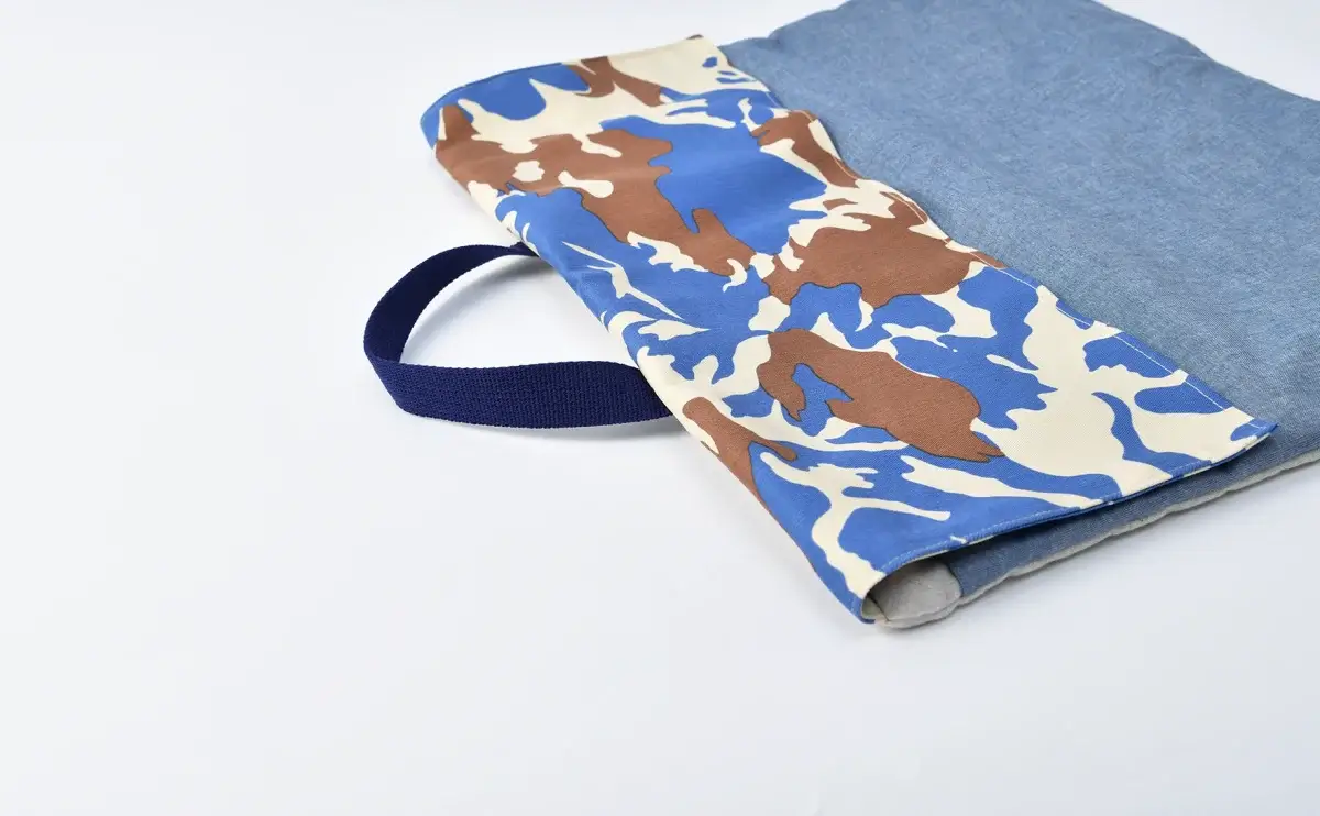 防災頭巾カバー（サファリカモフラ、無地ダンガリー）持ち手ネイビー