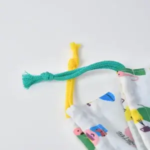 持ち込みの巾着袋カスタム品（お持ち込み生地、絵本の世界）絞りひもお持ち込み2色左右1色ずつ