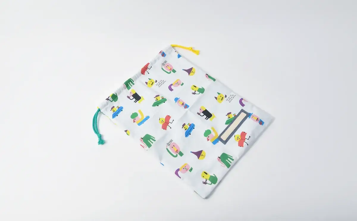 持ち込みの巾着袋カスタム品（お持ち込み生地、絵本の世界）全体