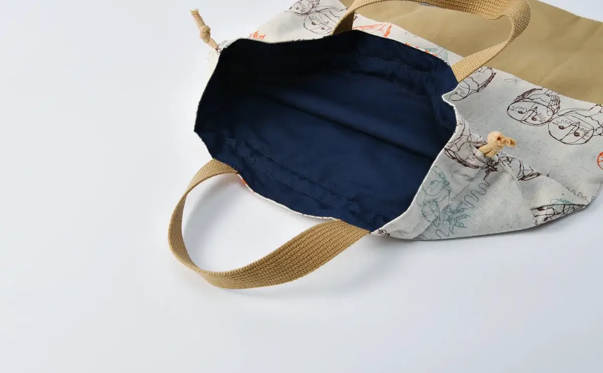 体操服袋（ワイヤーフクロウ、帆布キャメル）裏地ネイビー、持ち手とひもブラウン