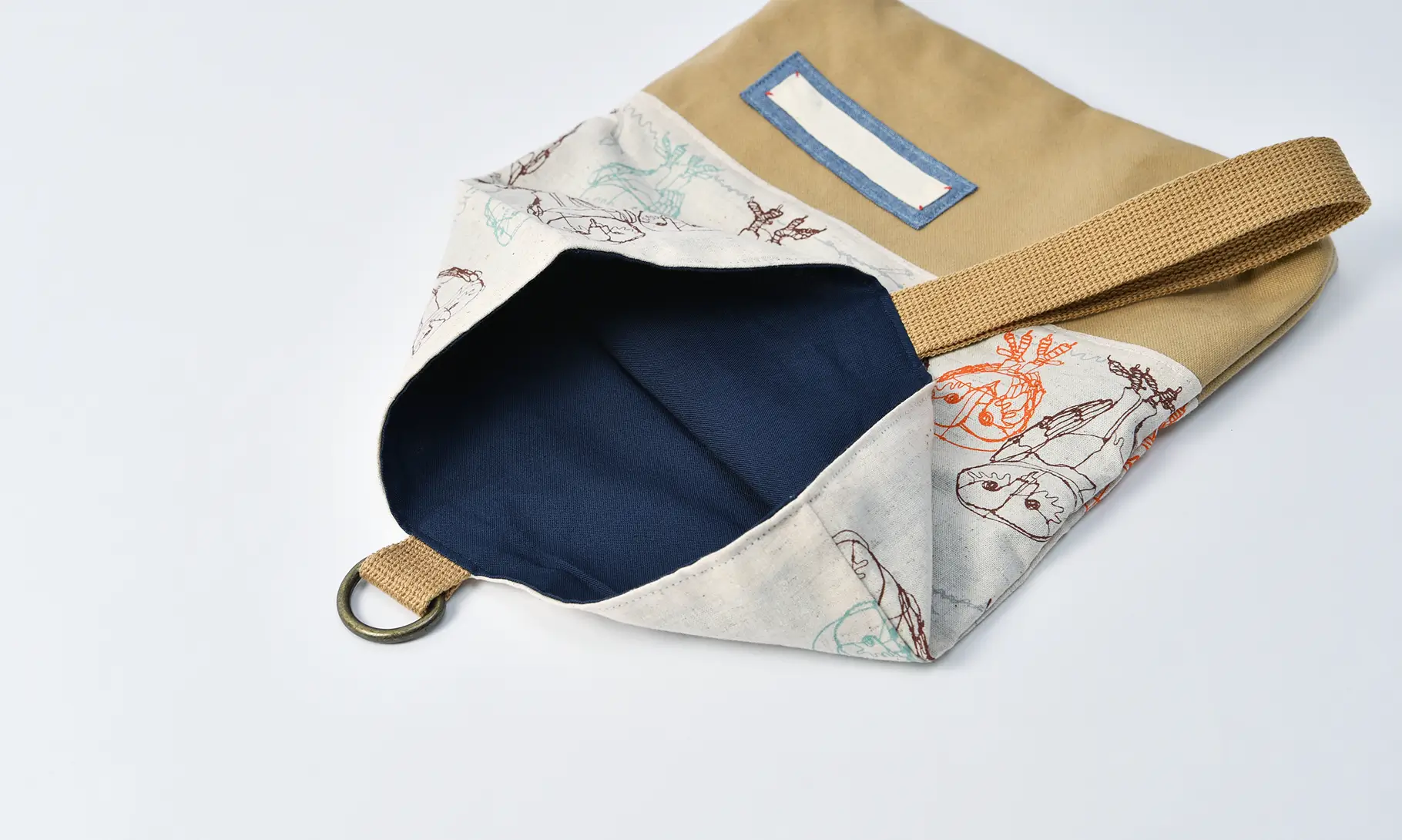 上履き入れ(ワイヤーフクロウ、帆布キャメル)裏地ネイビー、持ち手ブラウン