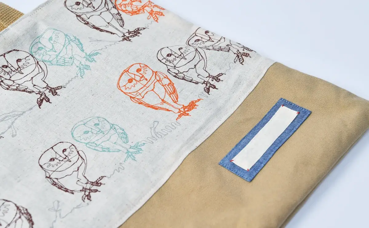 レッスンバッグ（ワイヤーフクロウ、帆布キャメル）ネームタグアップ