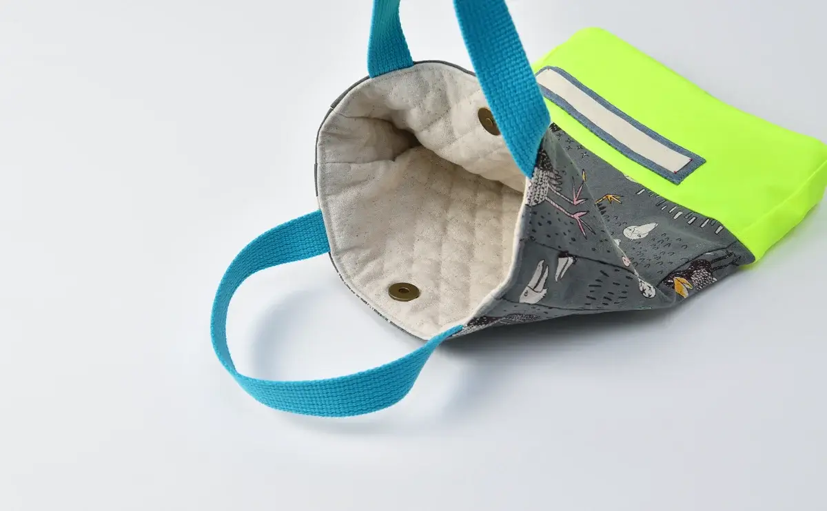 レッスンバッグを上履き入れとして（ハシビロコウグレー、無地蛍光イエロー）裏地きなりキルト