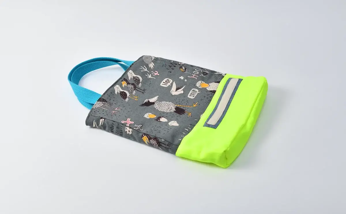 レッスンバッグを上履き入れとして（ハシビロコウグレー、無地蛍光イエロー）持ち手ライトブルー