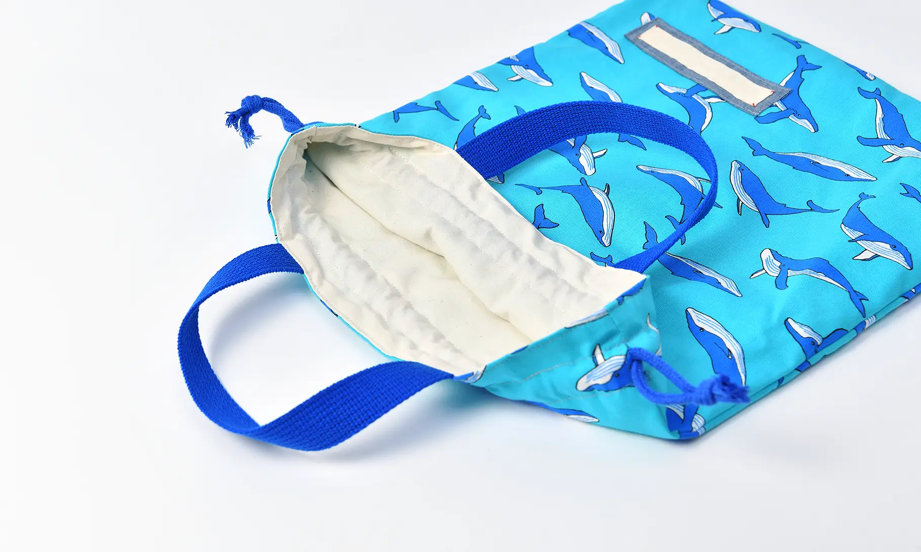 体操服袋（クジラとライトブルー）裏地きなり、持ち手の色ブルー