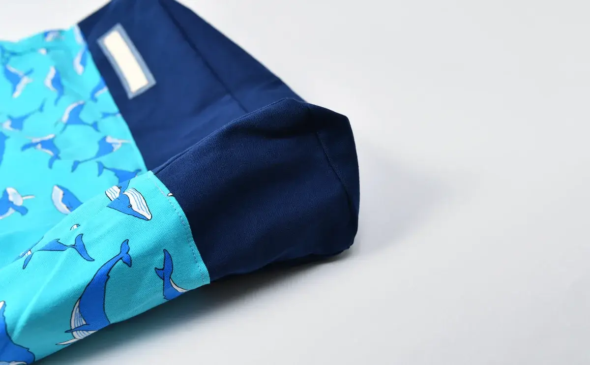 レッスンバッグ（クジラとライトブルー、帆布ダークブルー）マチ全体取り付け部分