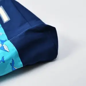 レッスンバッグ（クジラとライトブルー、帆布ダークブルー）マチ全体取り付け部分