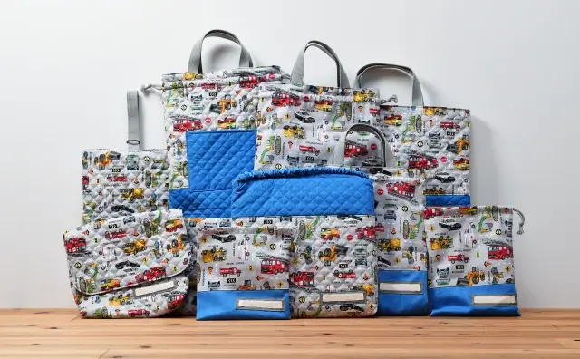 お持ち込みの入園グッズセット(お持ち込み生地 働く車、無地キルト青、無地青）