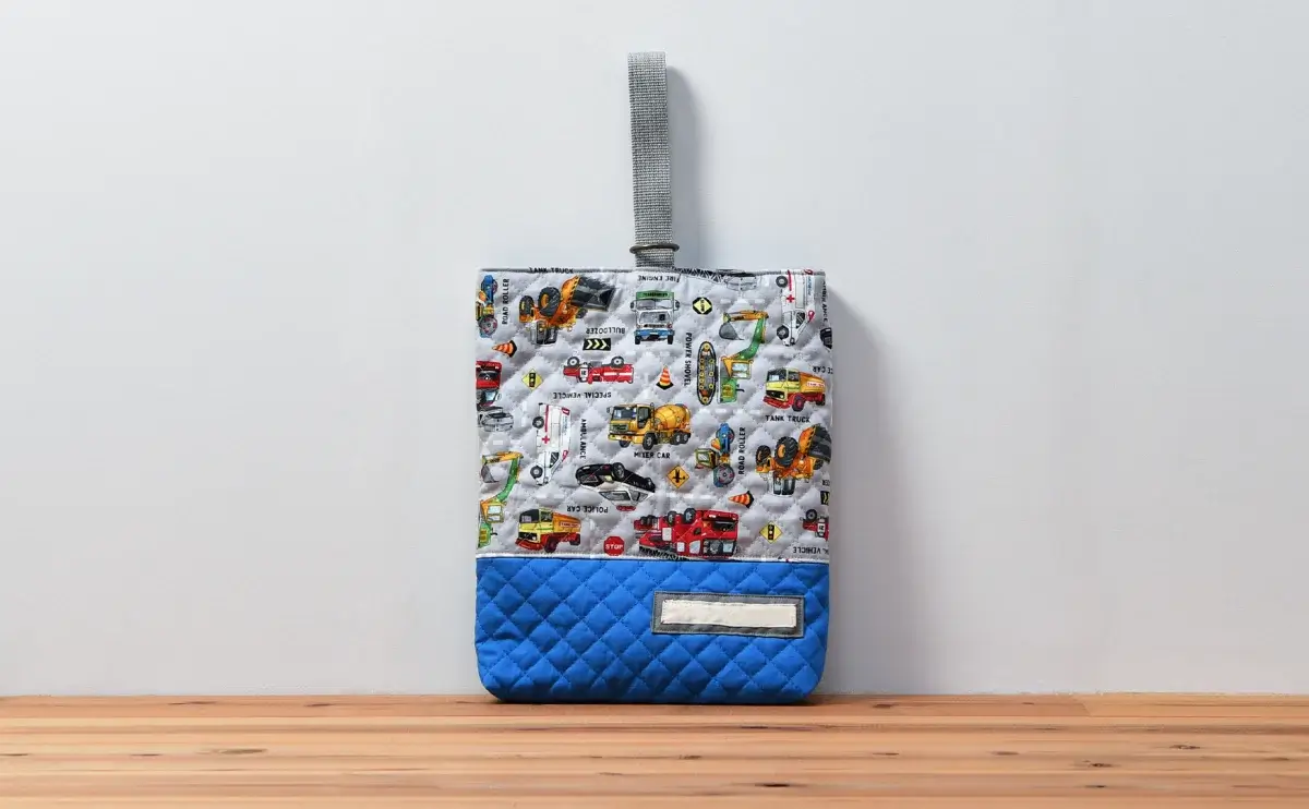 上履き入れ(お持ち込み生地 働く車、無地キルト青、無地青）