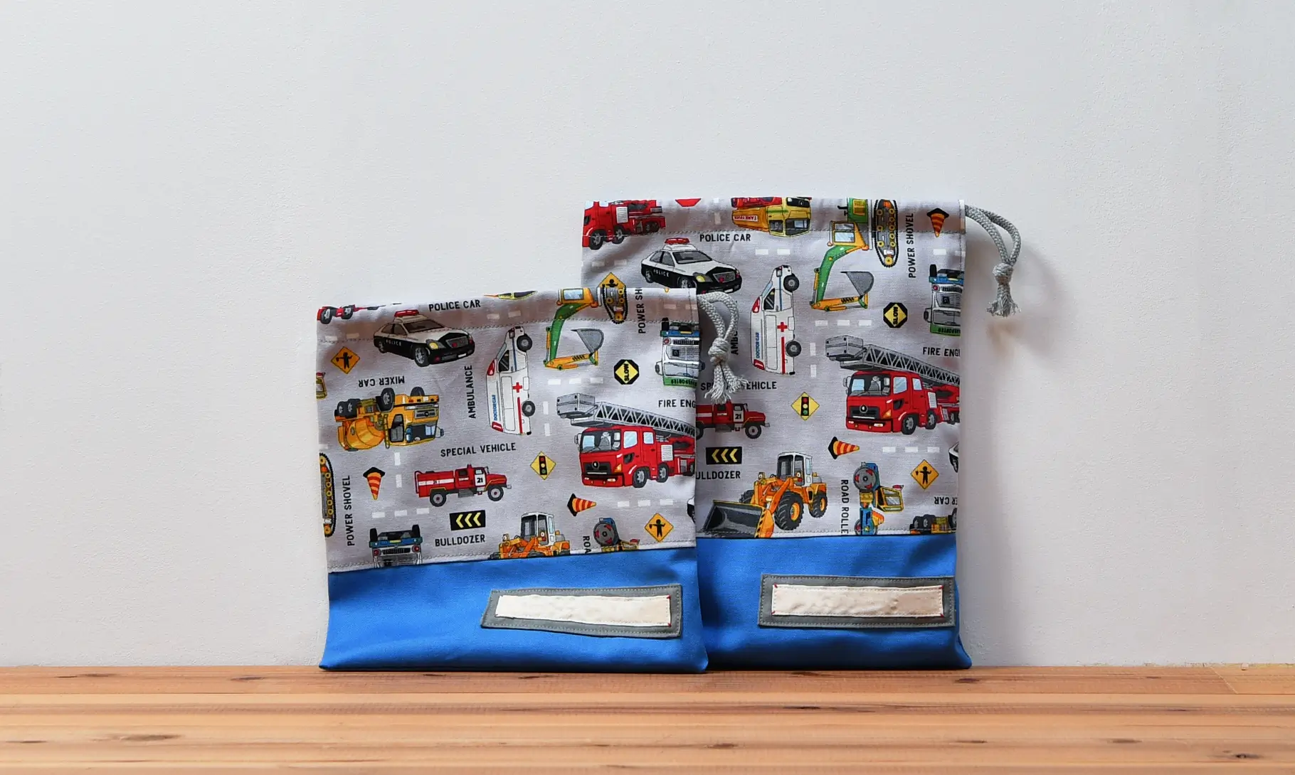 コップ袋、巾着袋(持ち込み生地 働く車、無地キルト青、無地青）