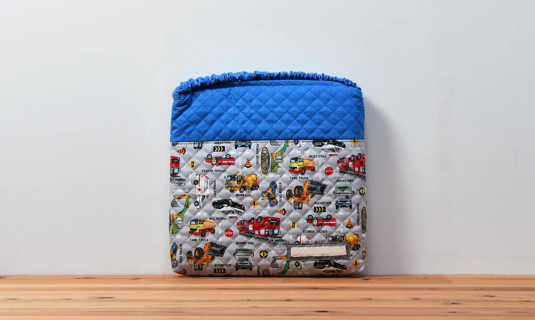 座布団カバー(持ち込み生地 働く車、無地キルト青、無地青）