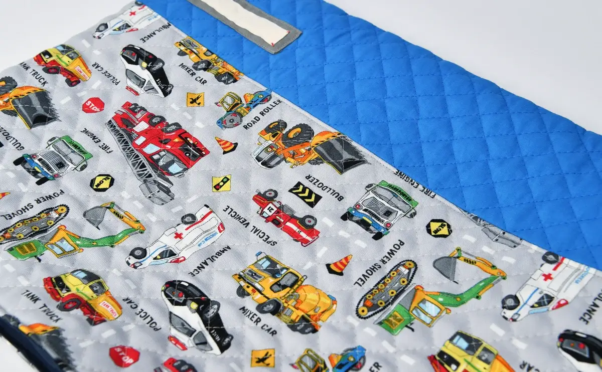 レッスンバッグ(お持ち込み生地 働く車、無地キルト青、無地青）切り替え部分