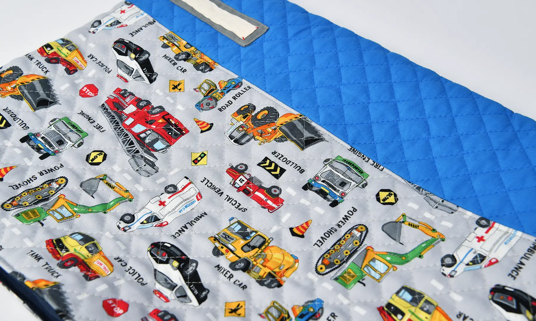 レッスンバッグ(お持ち込み生地 働く車、無地キルト青、無地青）切り替え部分