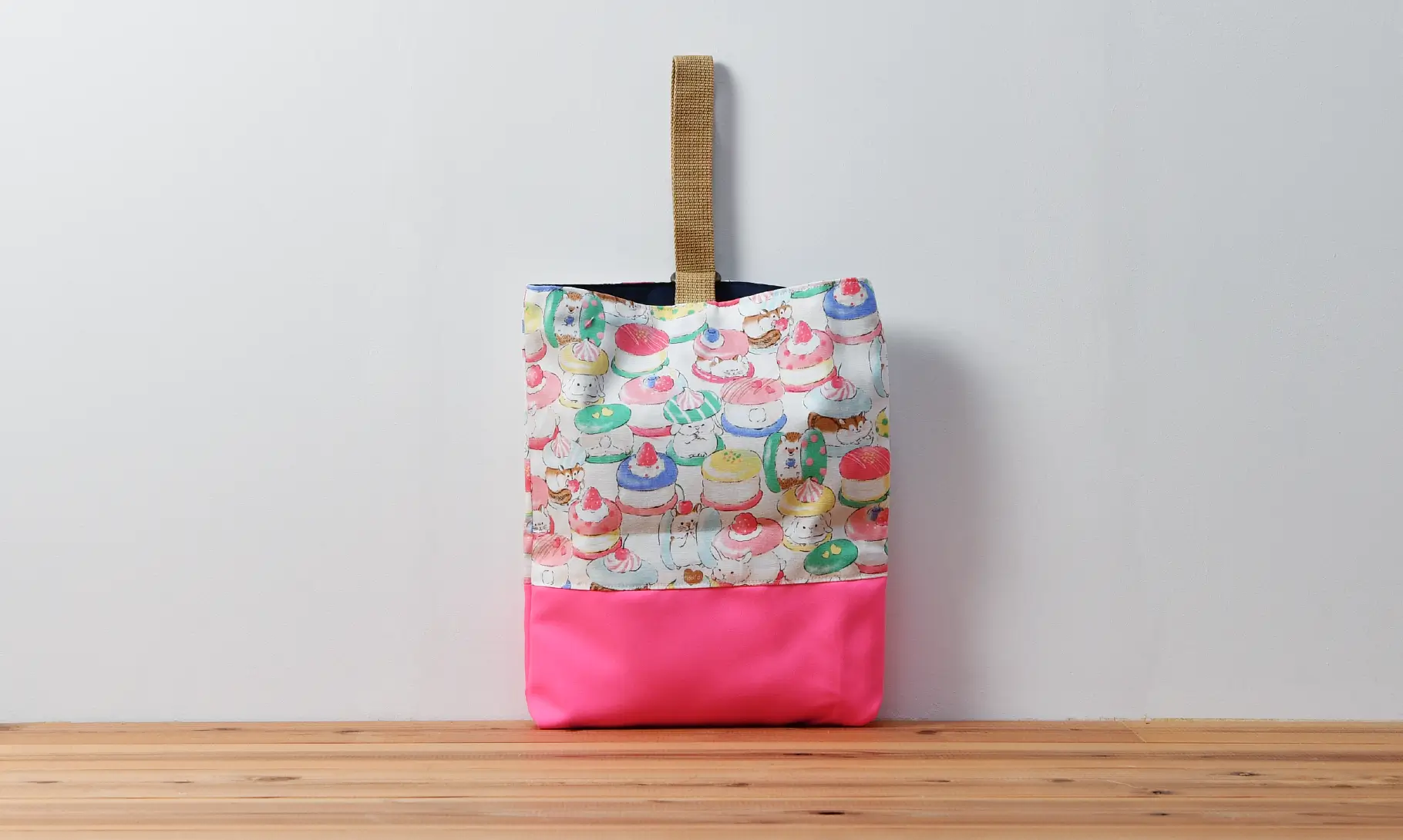 上履き入れ(動物たちとトゥンカロン、無地蛍光ピンク)