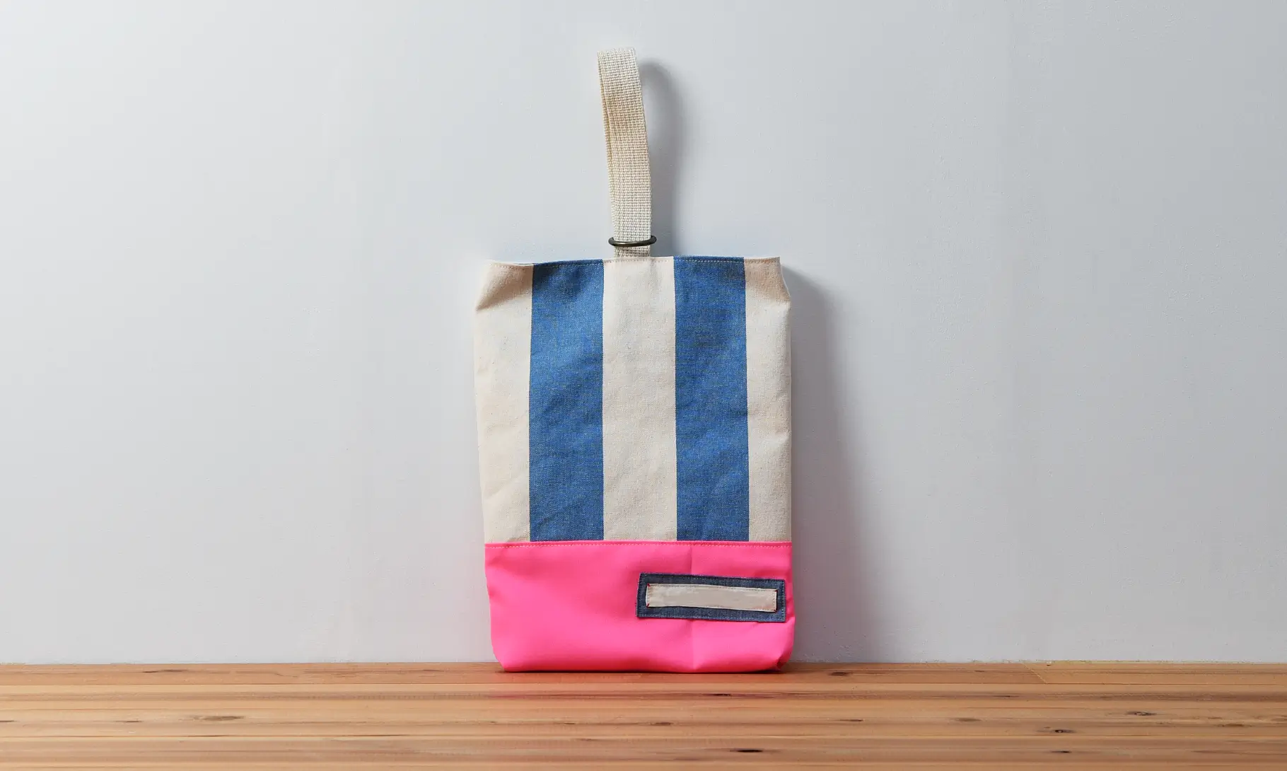 上履き入れ（帆布ラージストライプブルー、無地蛍光ピンク）