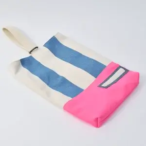 上履き入れ（帆布ラージストライプブルー、無地蛍光ピンク）持ち手きなり