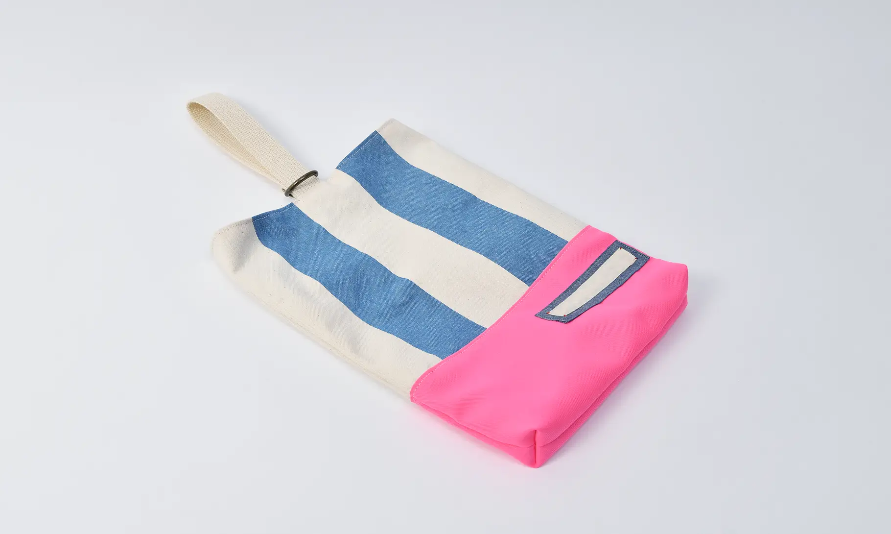 上履き入れ（帆布ラージストライプブルー、無地蛍光ピンク）持ち手きなり