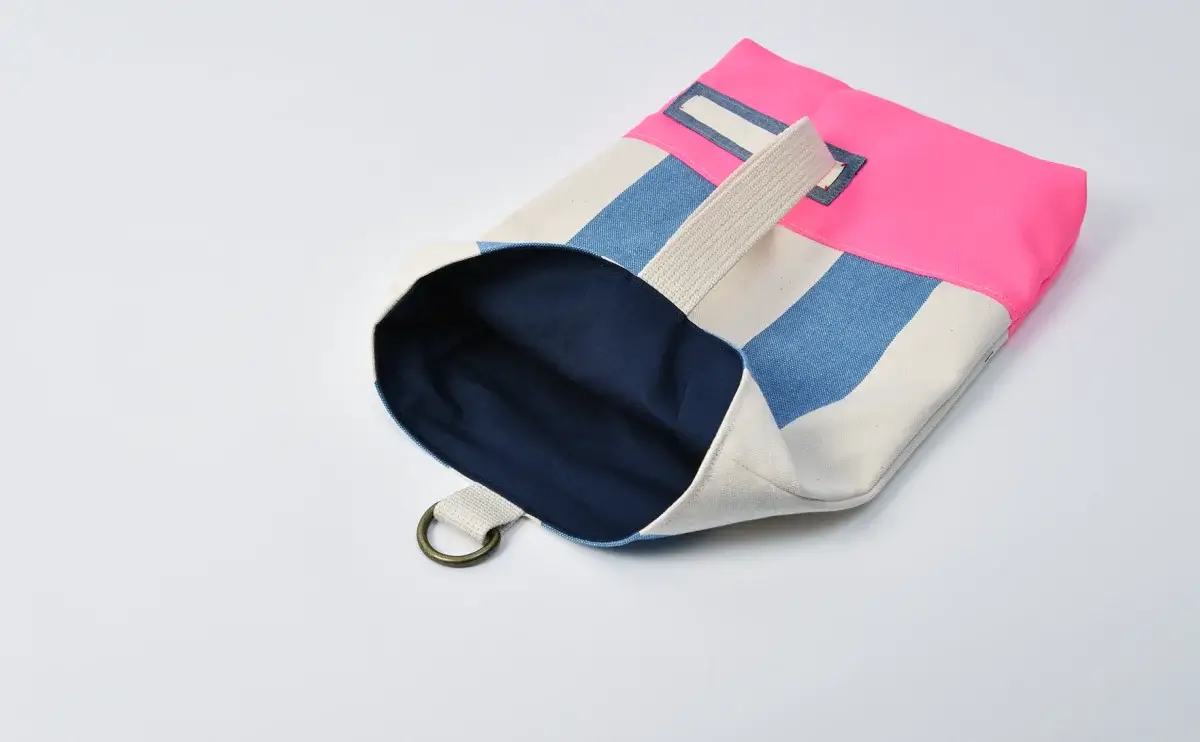 上履き入れ（帆布ラージストライプブルー、無地蛍光ピンク）裏地ネイビー