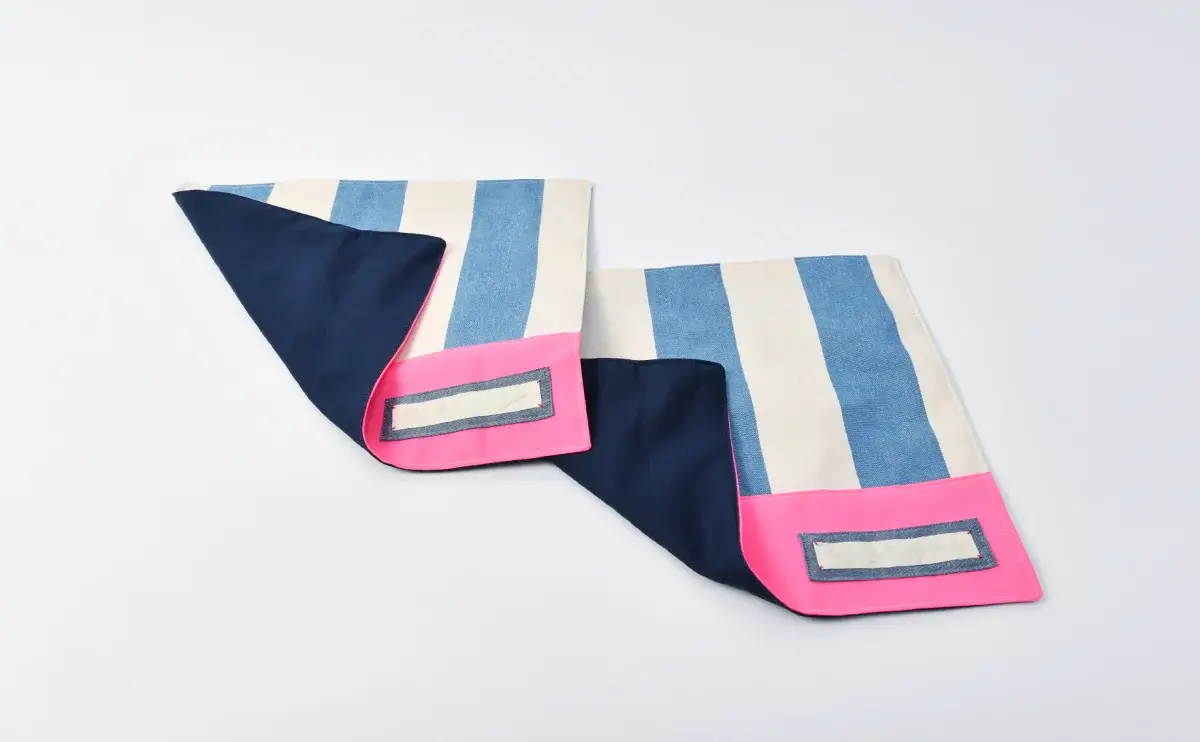 ランチョンマット（帆布ラージストライプブルー、無地蛍光ピンク）裏地ネイビー