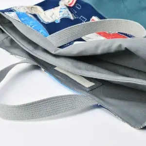 別注品の上履き入れ（レトロバスネイビー、帆布アクアマリン）、内部に仕切り