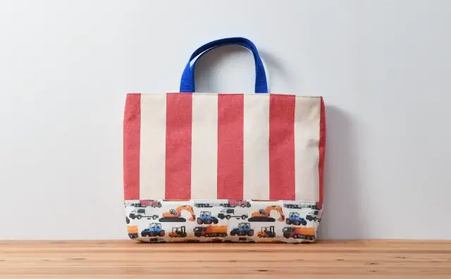 レッスンバッグ（帆布ラージストライプレッド、車柄インザワールド働く車）