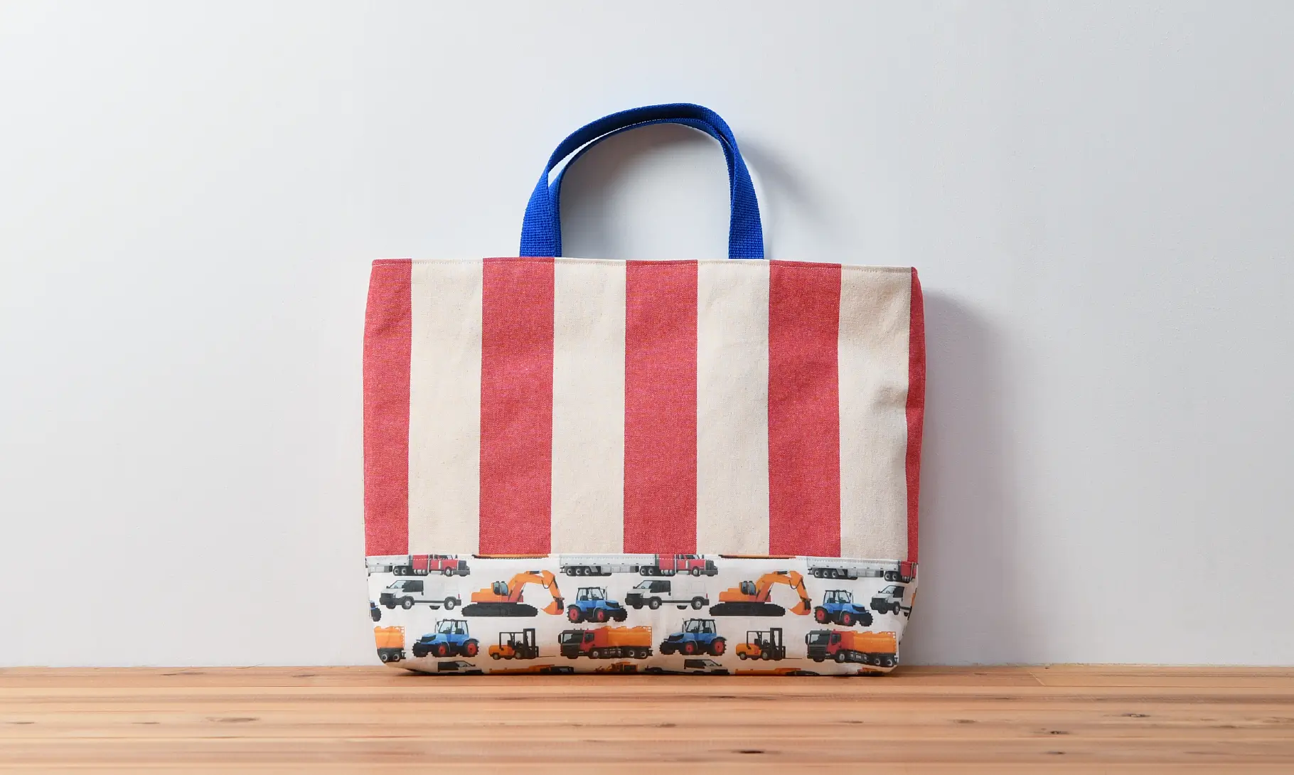 レッスンバッグ（帆布ラージストライプレッド、車柄インザワールド働く車）