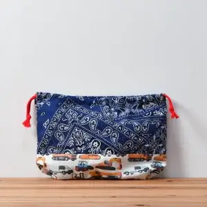 弁当袋（バンダナブルー、車柄インザワールド働く車）