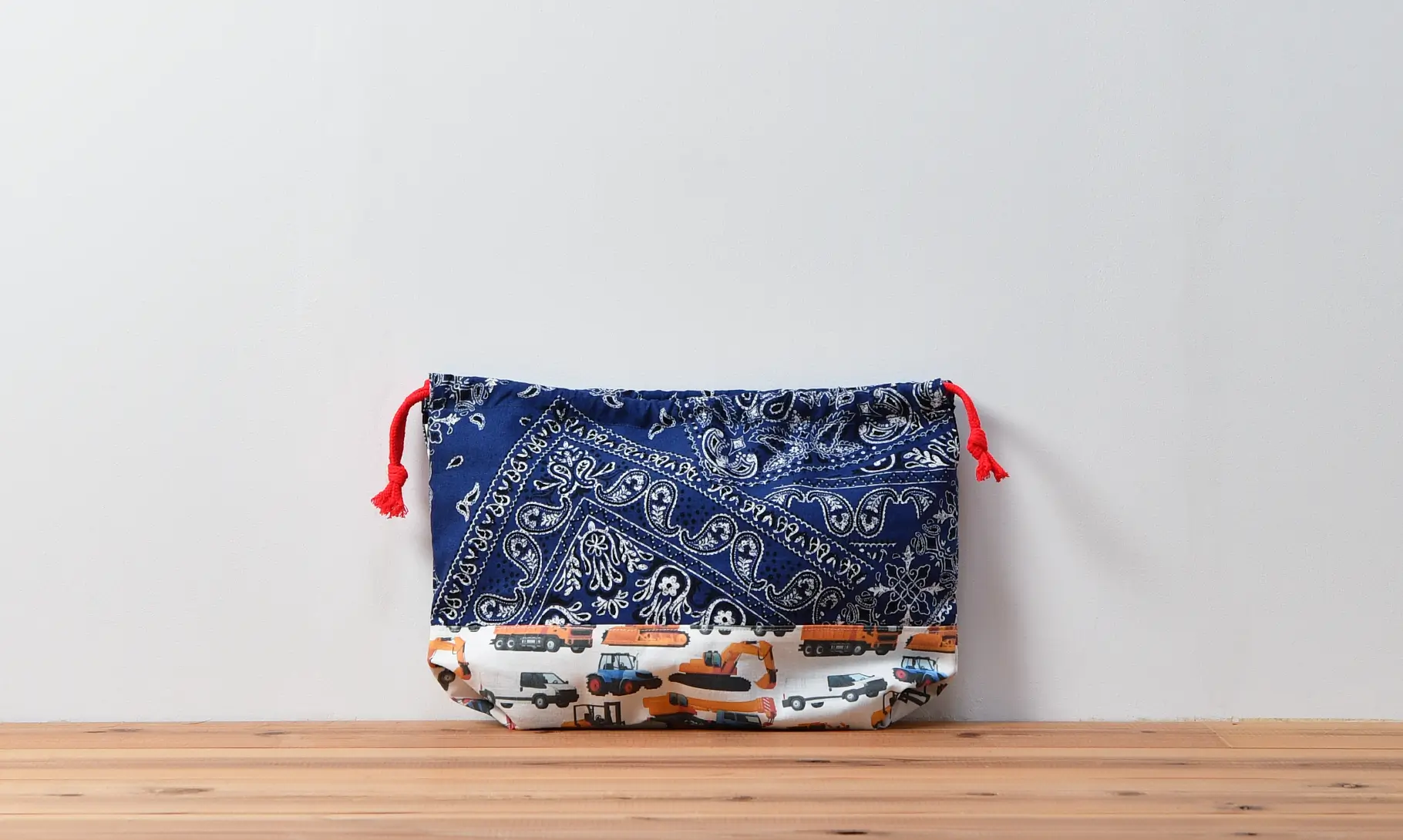 弁当袋（バンダナブルー、車柄インザワールド働く車）