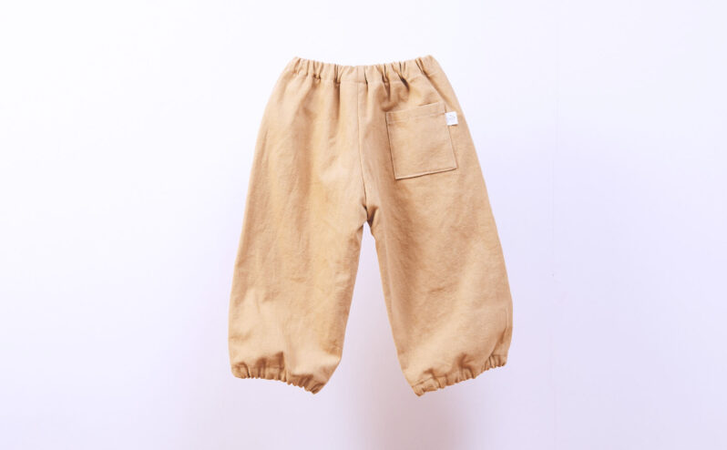スモックパンツ100サイズ背面、マスタード