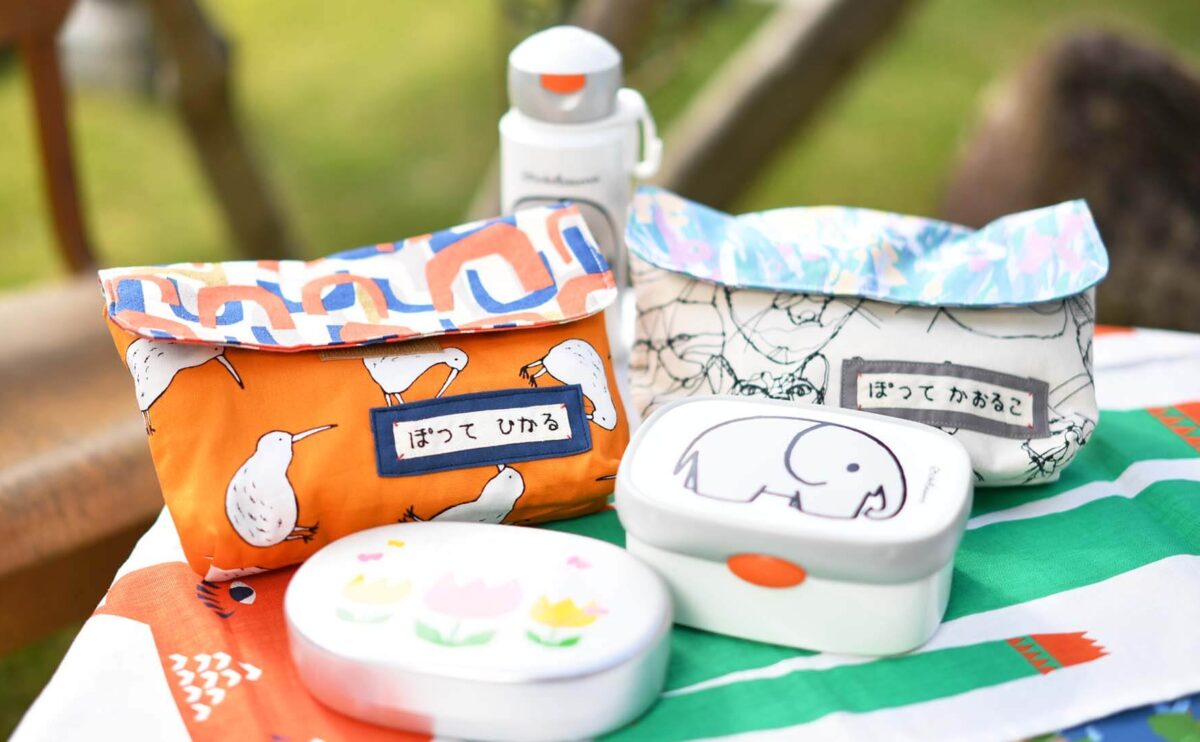 n＊様　ご確認用　手刺繍　封筒型お弁当袋 2点　キッズ携帯ケース　お受験 封筒型弁当袋オーダー - 入園グッズのオーダーのポッテアポッテ入園