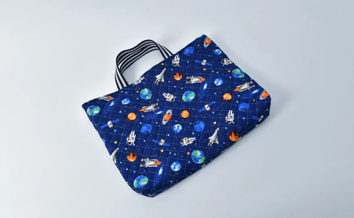 持ち込みのレッスンバッグ（お持ち込み生地、宇宙柄） - 入園グッズの