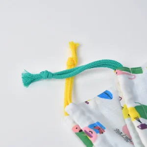 持ち込みの巾着袋カスタム品（お持ち込み生地、絵本の世界）絞りひもお持ち込み2色左右1色ずつ