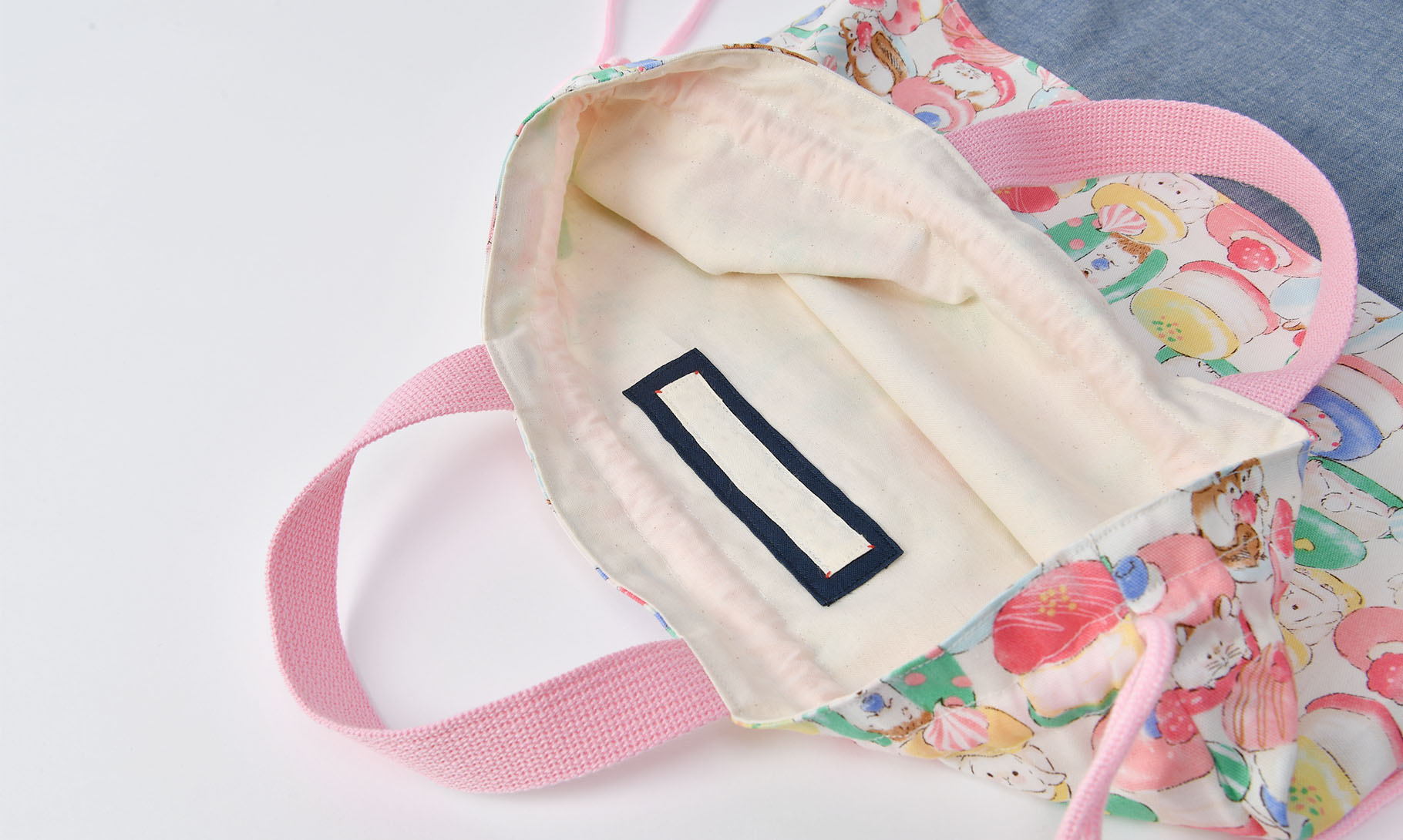 体操服袋のネームタグ内側配置