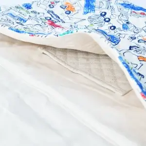 通園バッグ（たて糸のくすんだ水色、手描きの乗り物）内ポケット